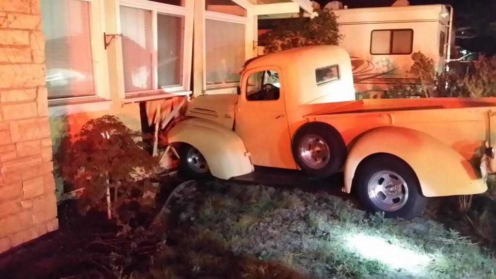 Truck crashes into Arroyo Grande house