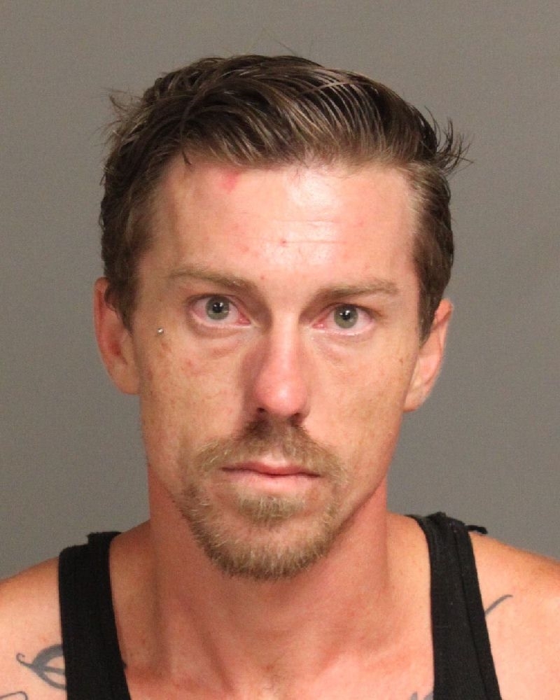 Felon photographs kids in Nipomo, then flees