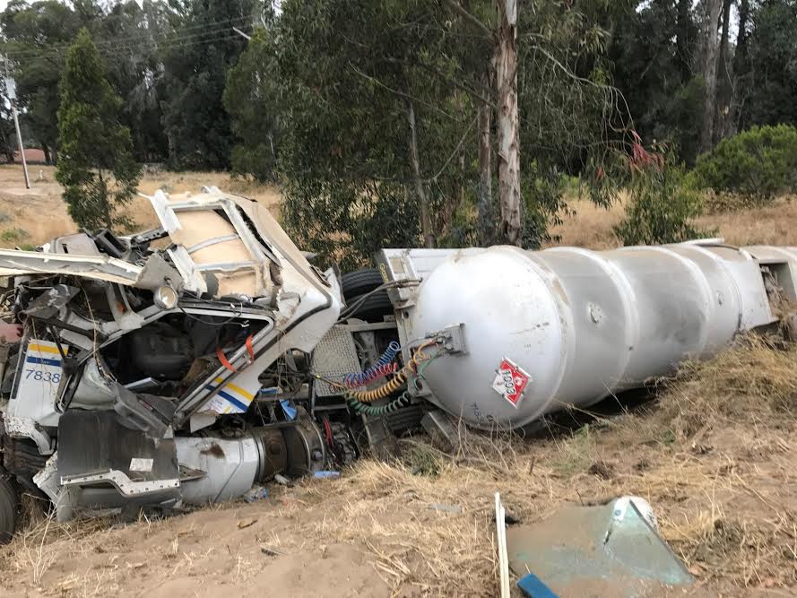 Tanker truck crashes in route to Phillips 66 oil refinery