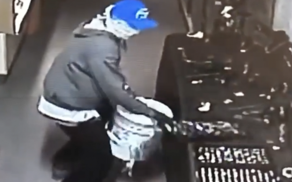 Burglar pilfers from SLO jewelry store, video
