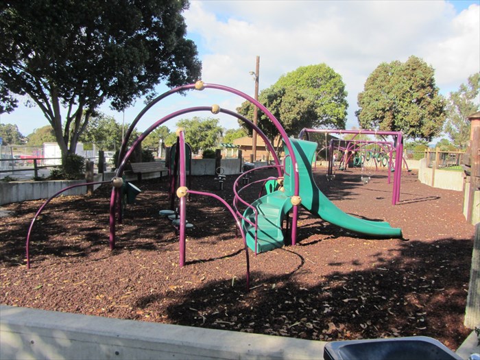 Is tire mulch a safe covering for Los Osos playground?