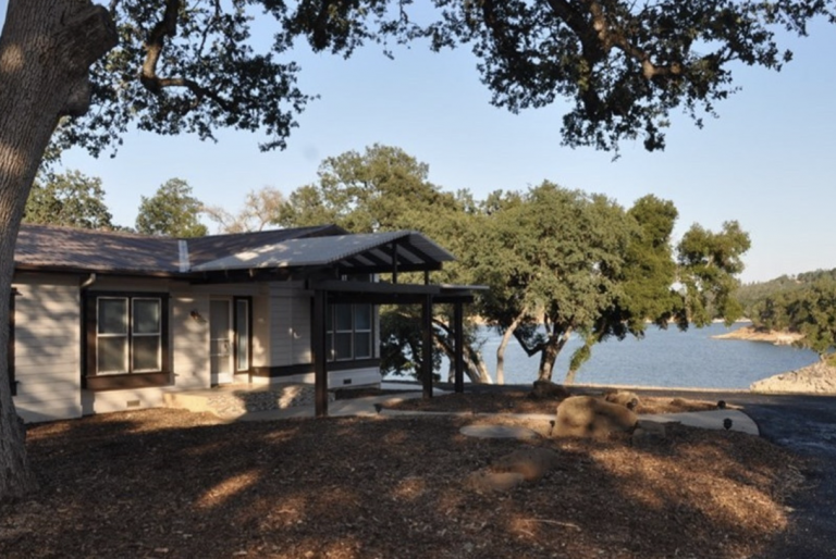 Jeopardy host Alex Trebek sells Lake Nacimiento home