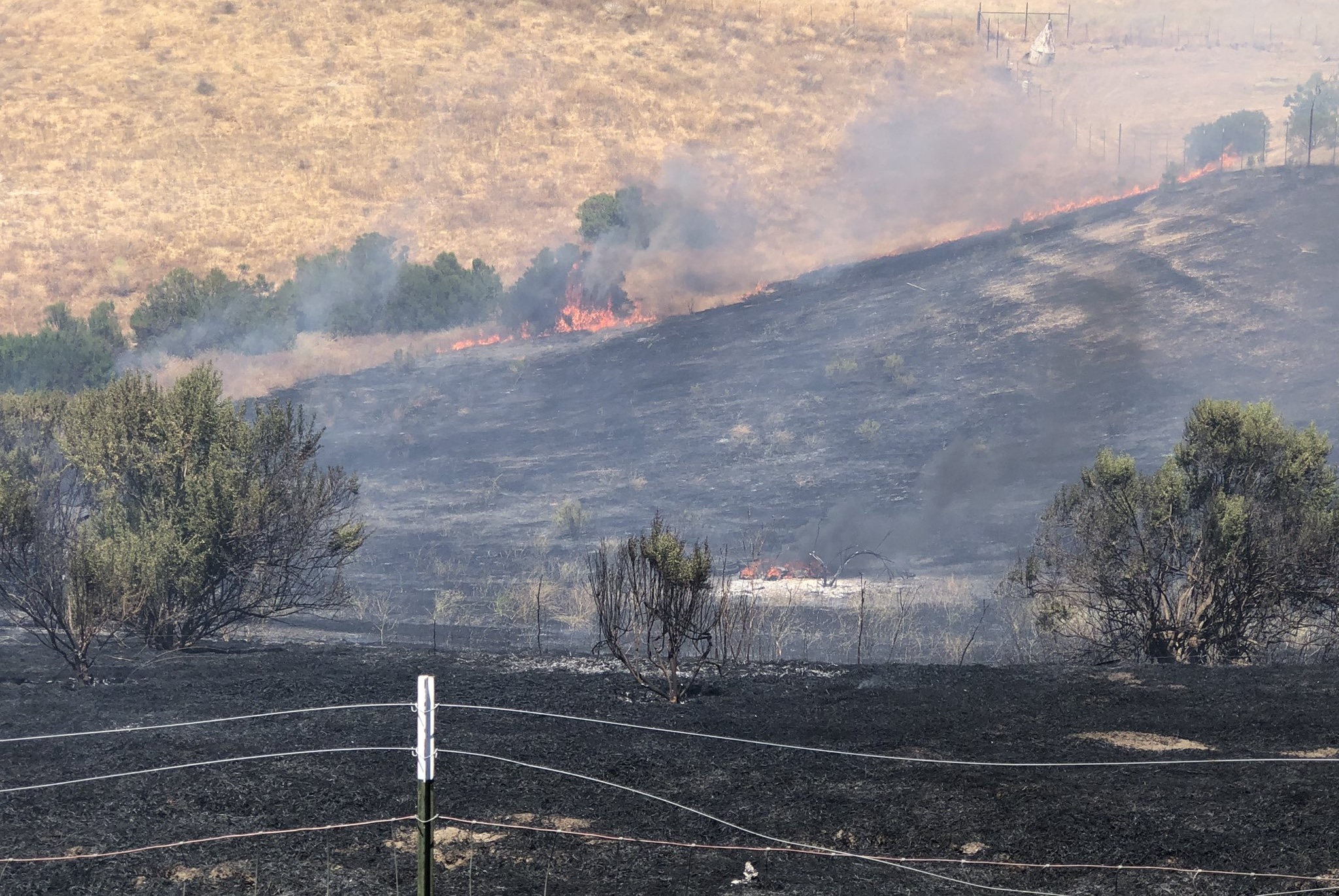 Fire burns close to structures east of Paso Robles
