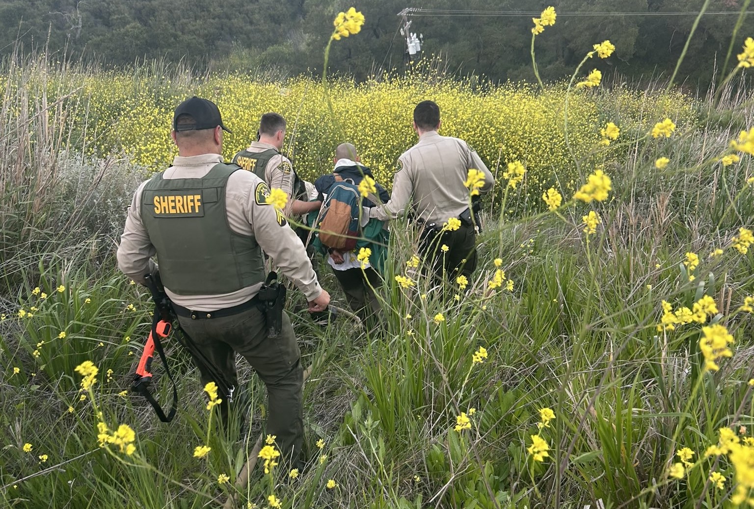 Sword wielding man starts fire while fleeing Santa Barbara County deputies