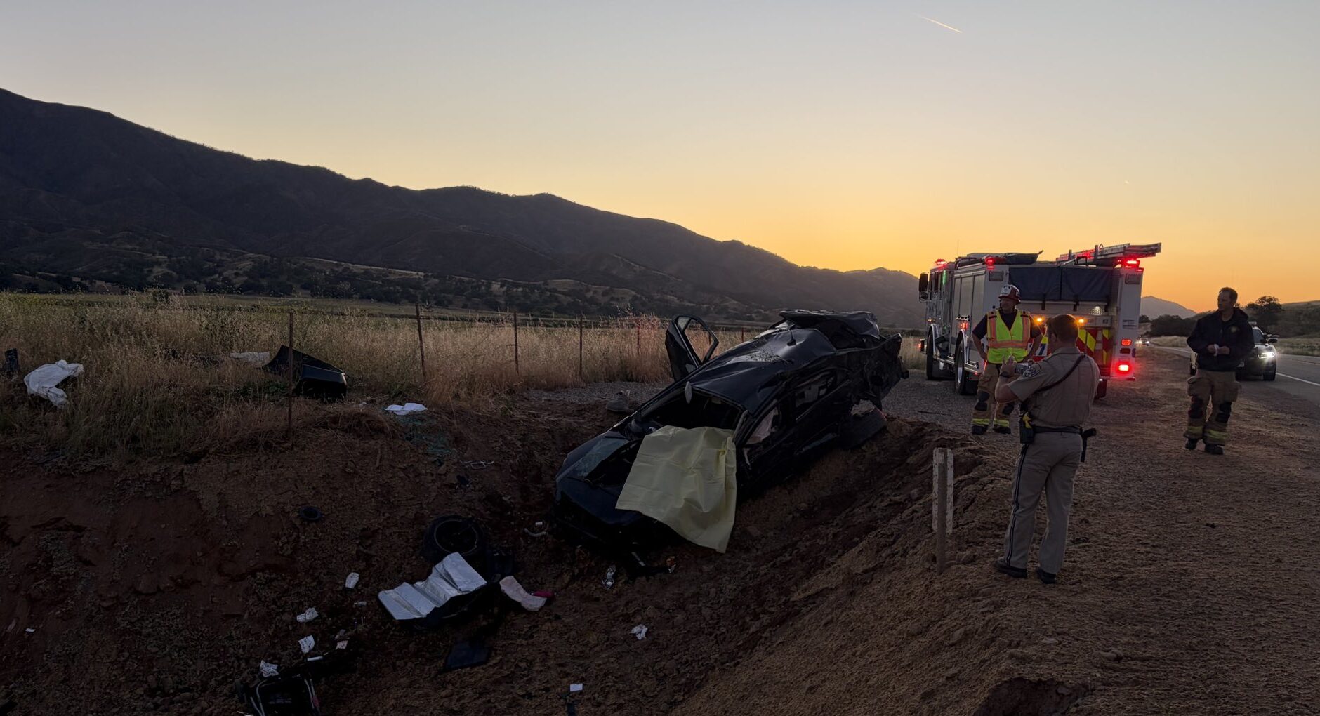 Woman dies, toddler injured in crash on Highway 166