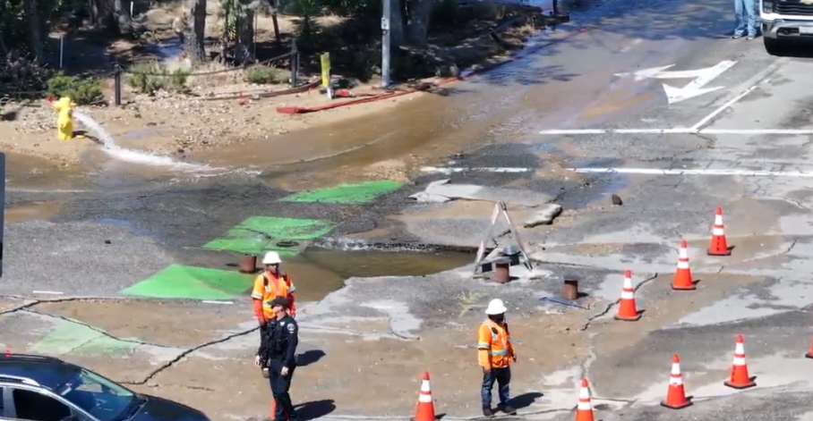 Sinkhole closes busy intersection in Paso Robles