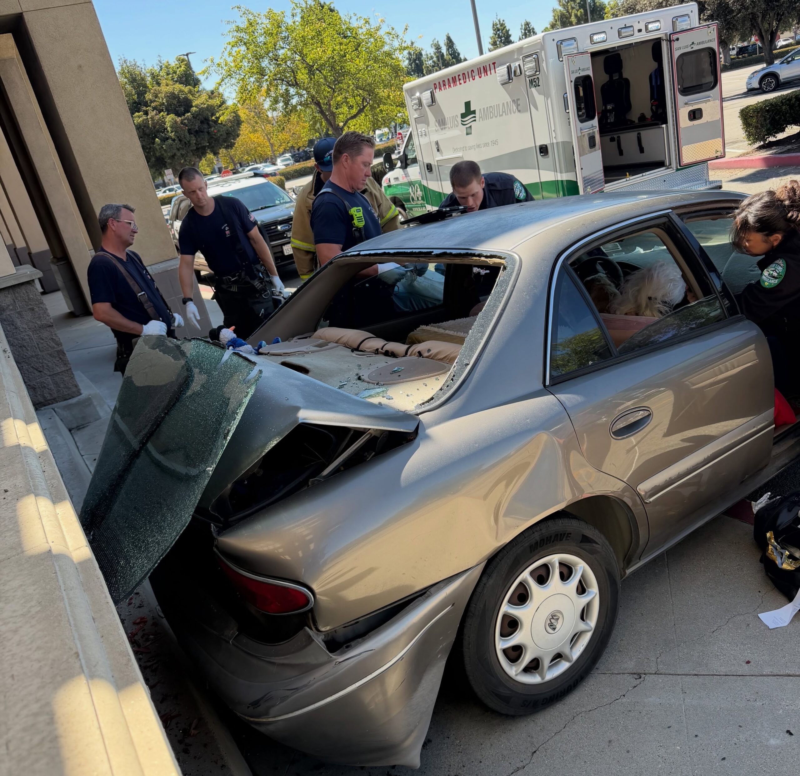 Driver crashes into Ralphs grocery store in San Luis Obispo